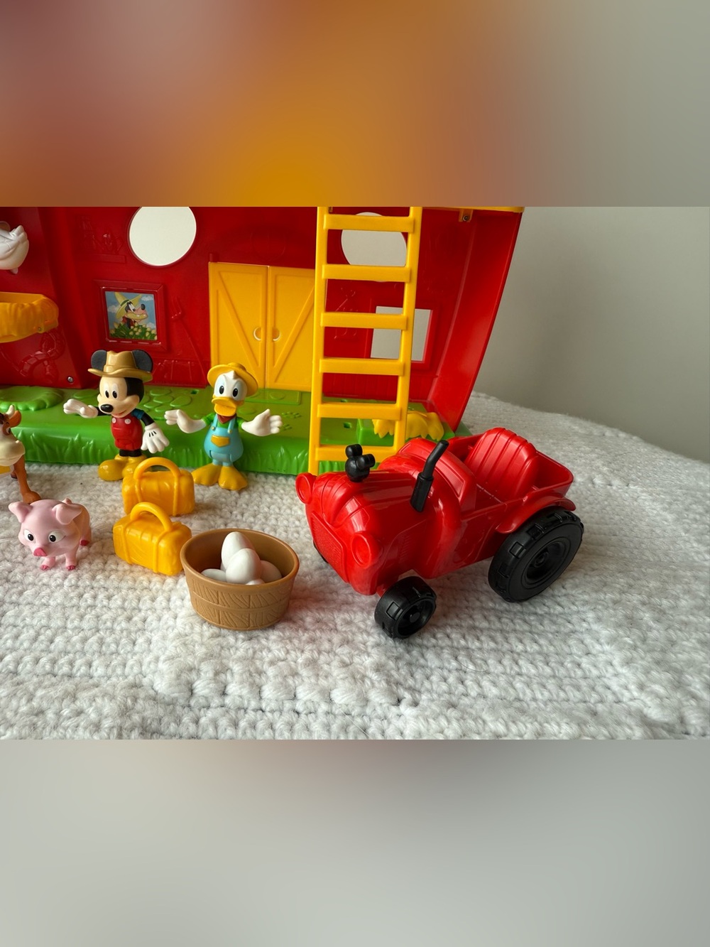 Disney Junior Mickey Mouse Barnyard Fun Playset - Picture 3 of 12